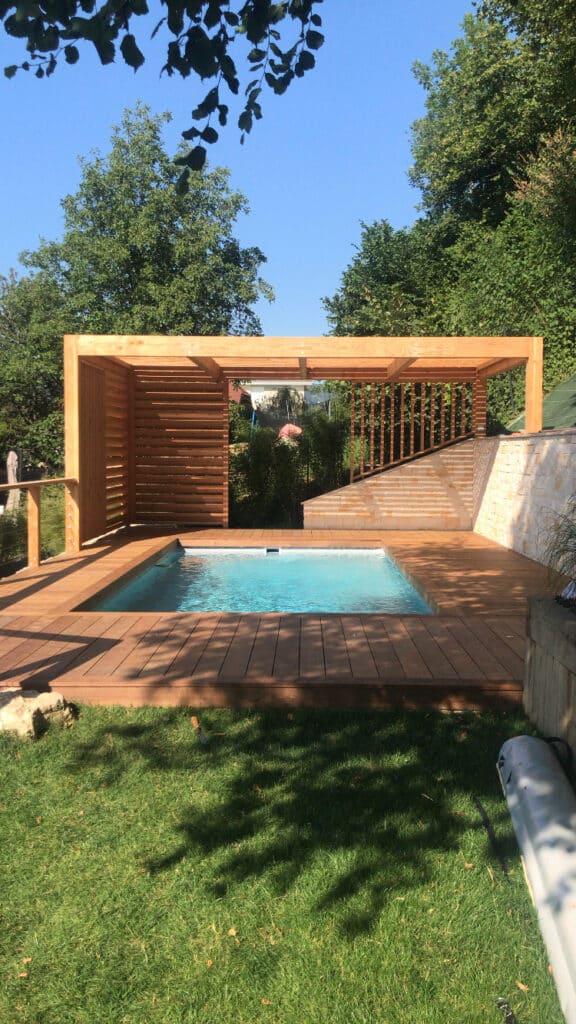 Photo d'une pergola, conçue et posée par Gaël Pecoul de P'COOL BOIS, à Annecy.